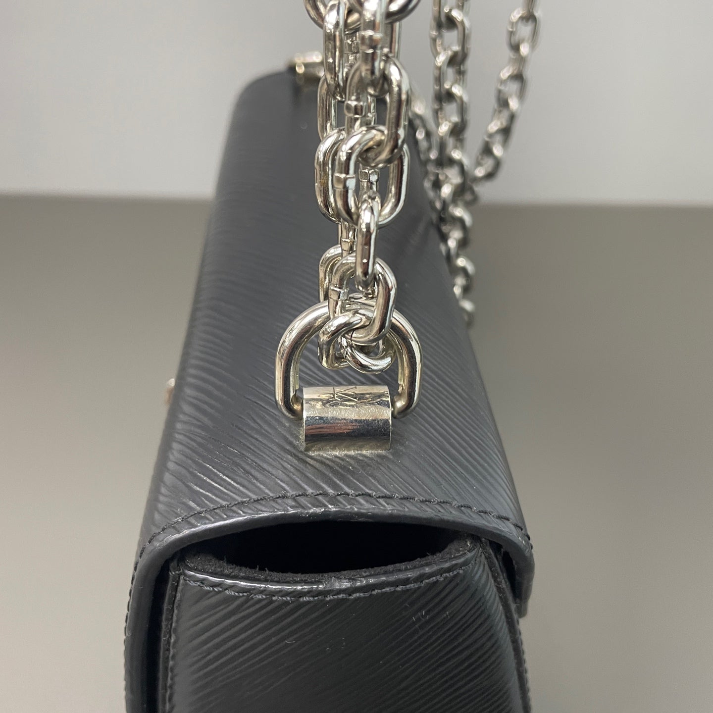 Louis Vuitton - Twist - Leather - Black - (medium)