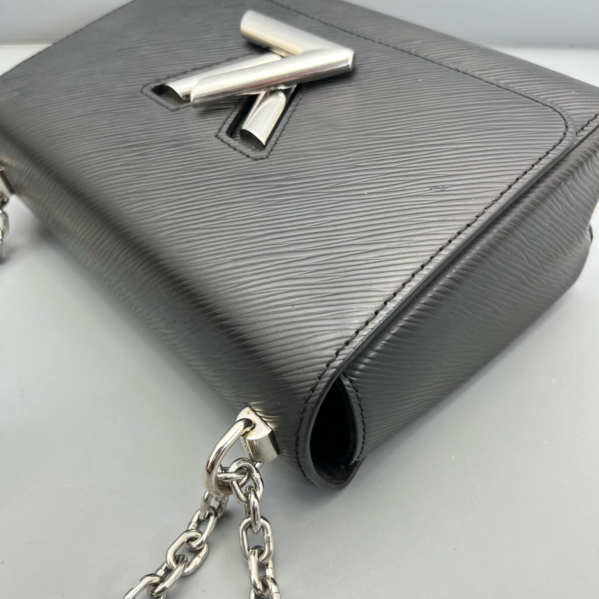 Louis Vuitton - Twist - Leather - Black - (medium)