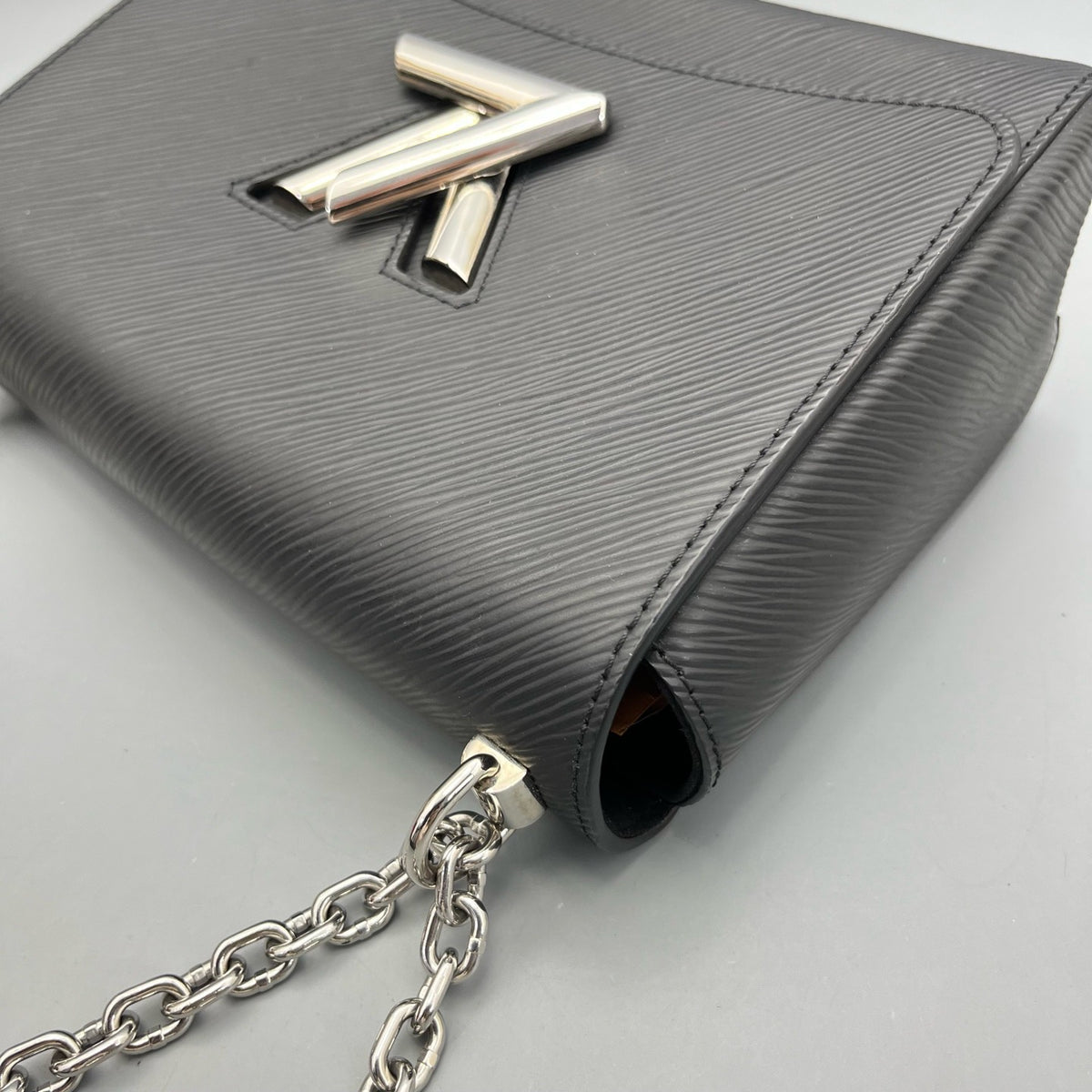 Louis Vuitton - Twist - Leather - Black - (medium)