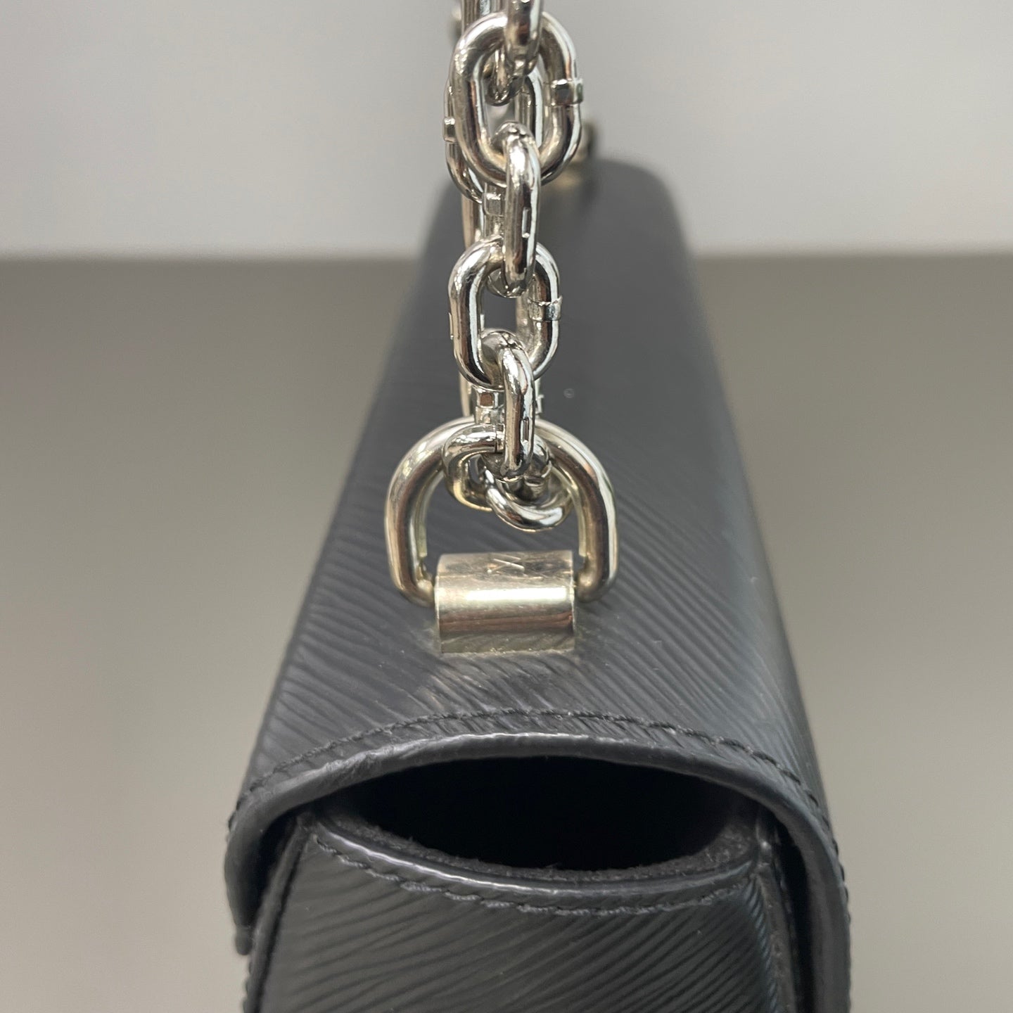 Louis Vuitton - Twist - Leather - Black - (medium)