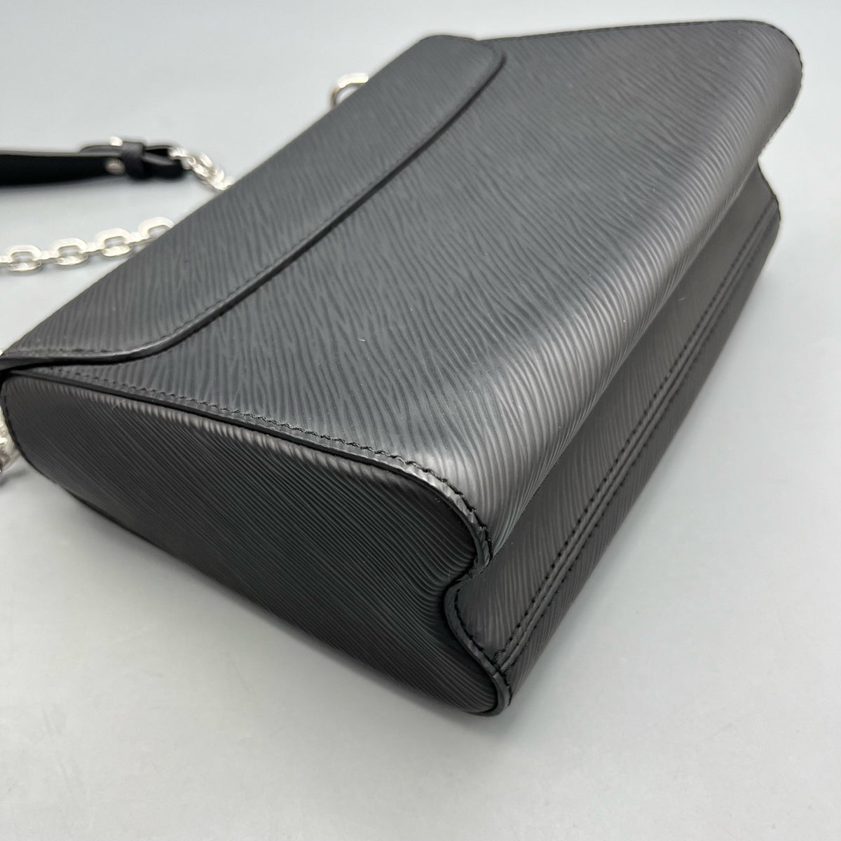 Louis Vuitton - Twist - Leather - Black - (medium)