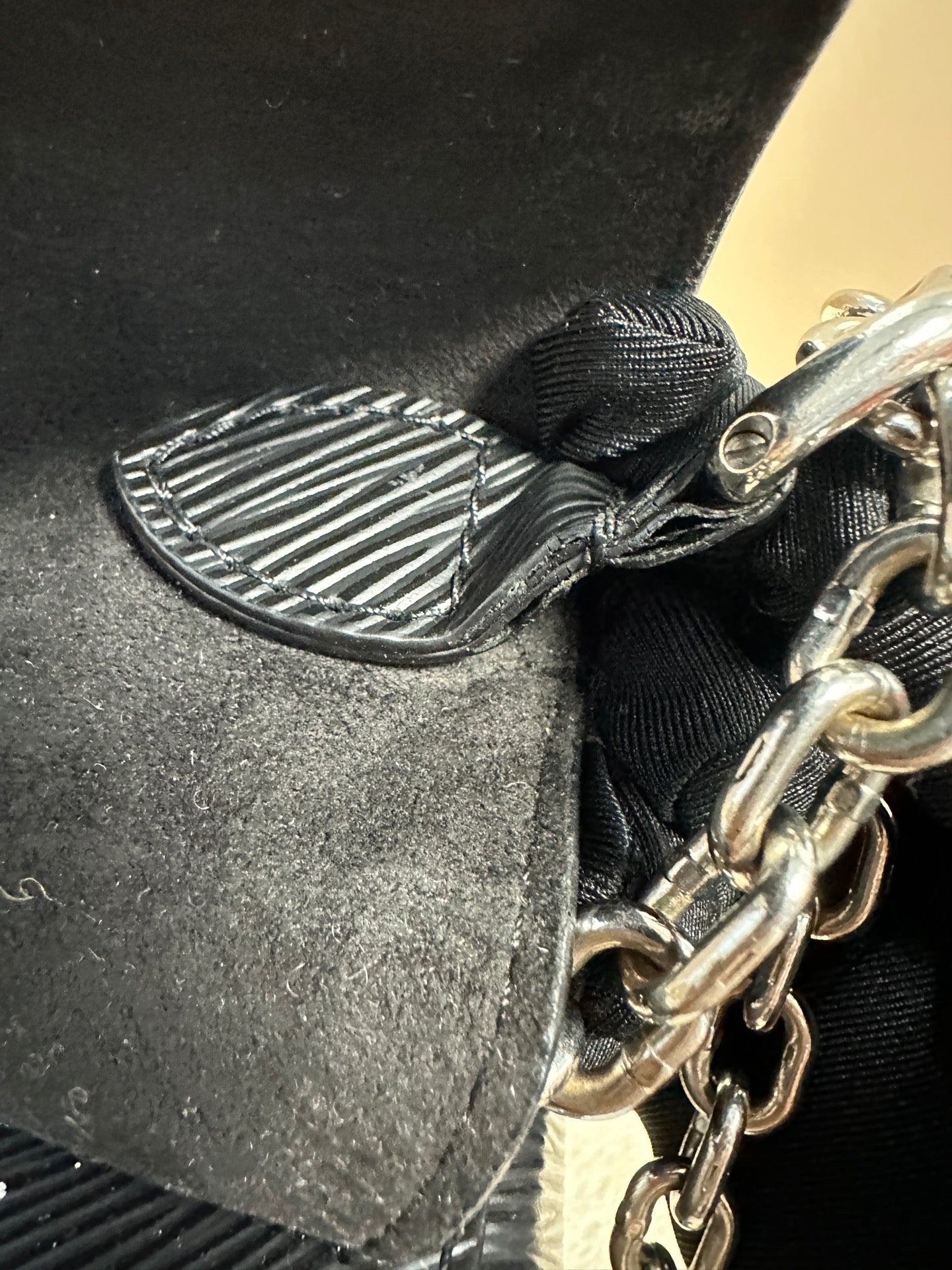 Louis Vuitton - Twist - Leather - Black - (medium)