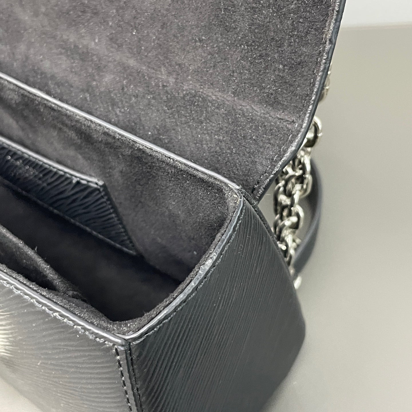 Louis Vuitton - Twist - Leather - Black - (medium)