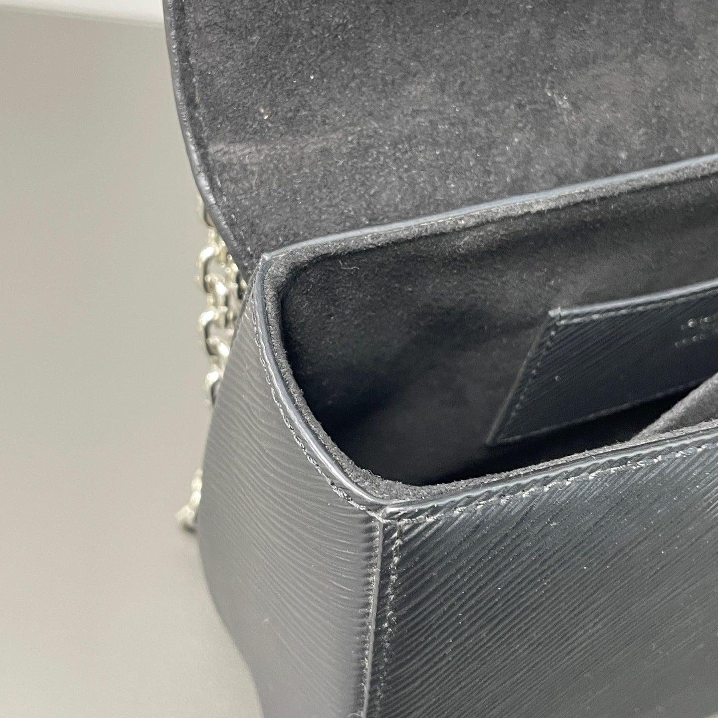 Louis Vuitton - Twist - Leather - Black - (medium)