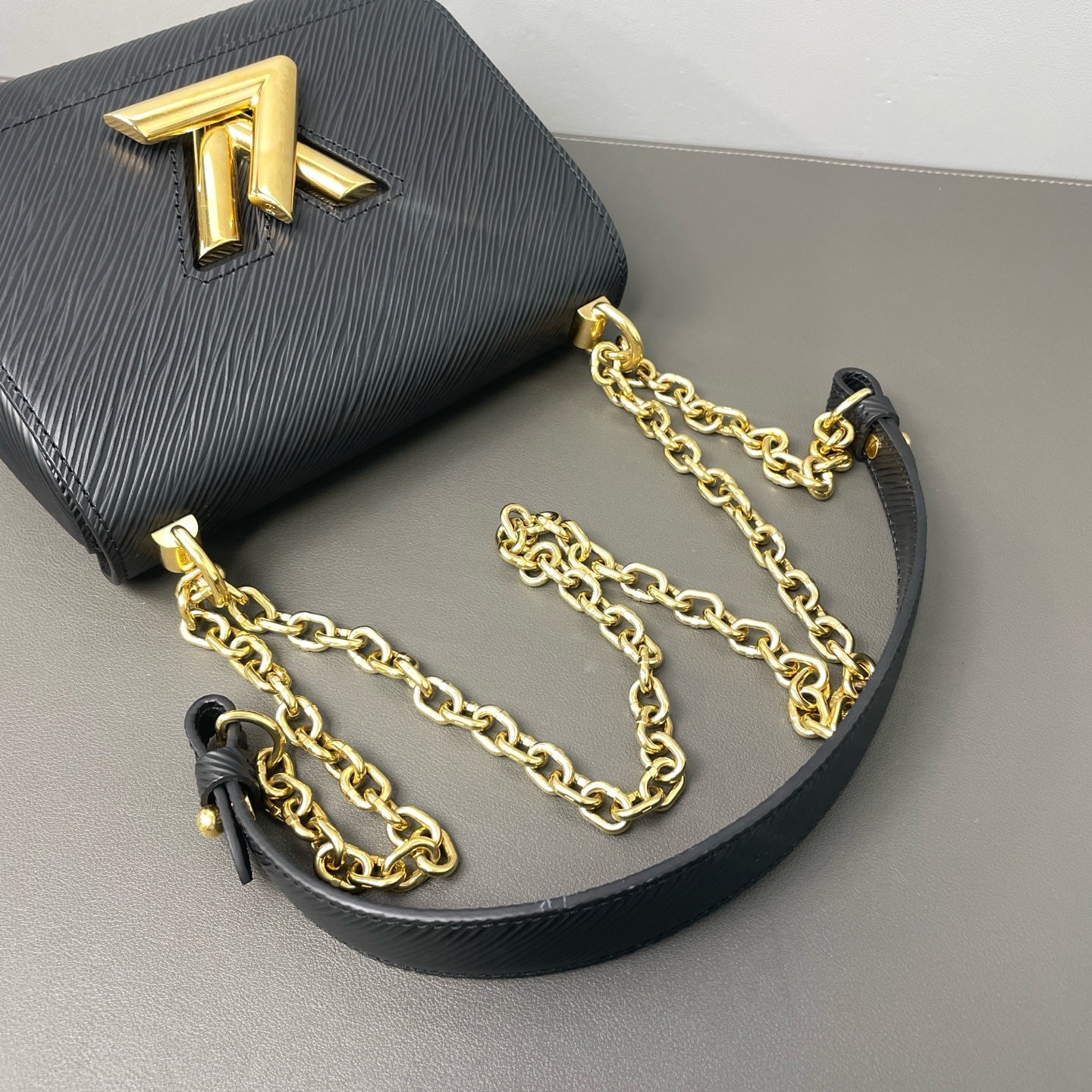 Louis Vuitton - Twist - Leather - Black - (mini)