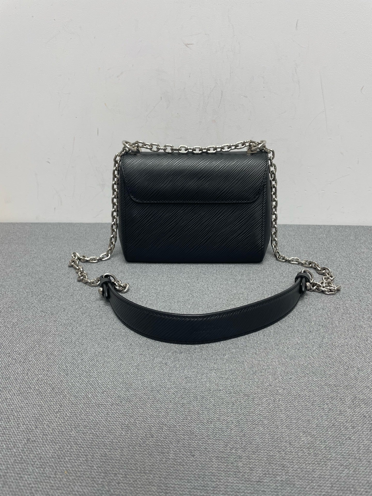 Louis Vuitton - Twist - Leather - Black - (small)