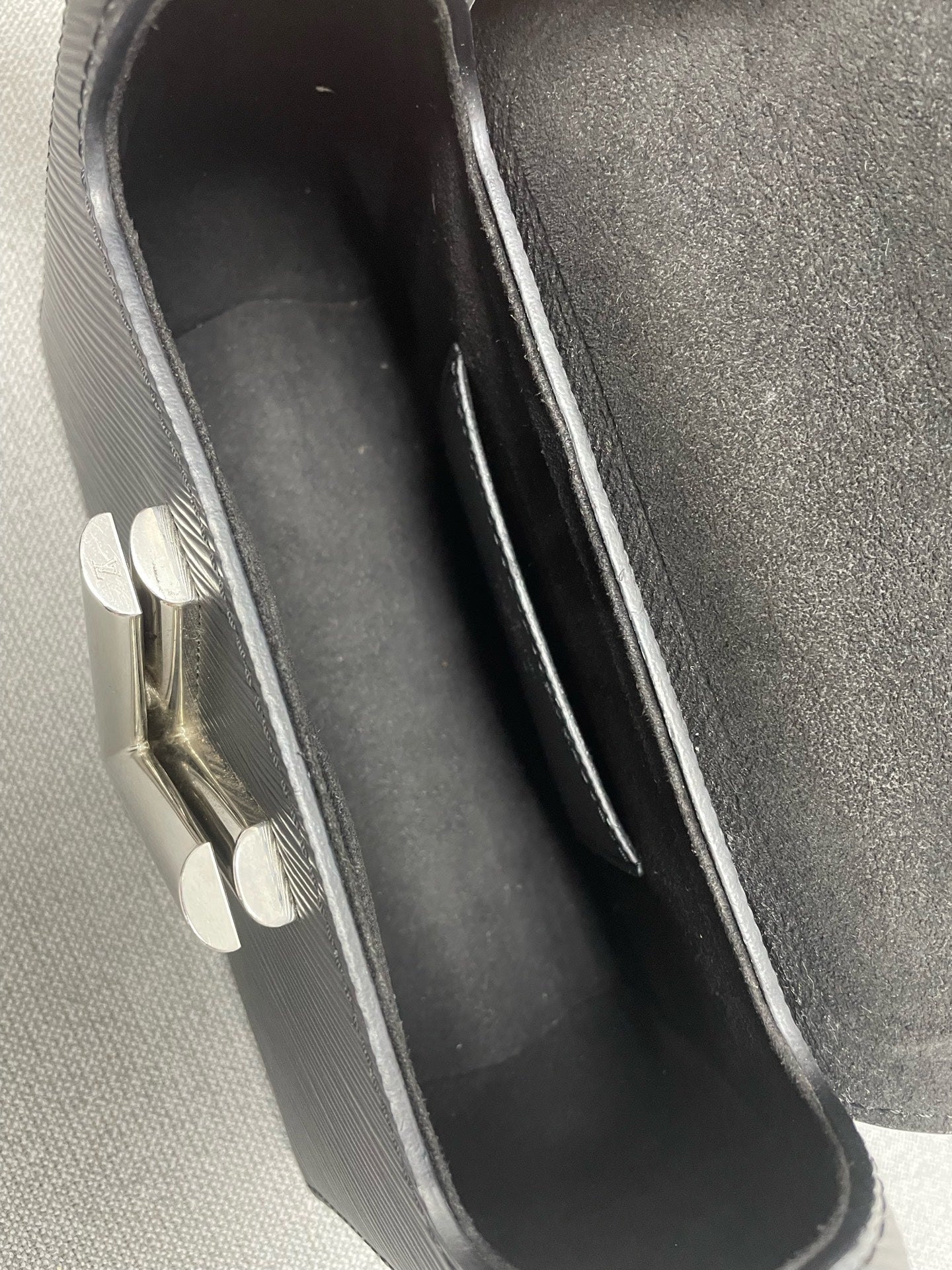 Louis Vuitton - Twist - Leather - Black - (small)