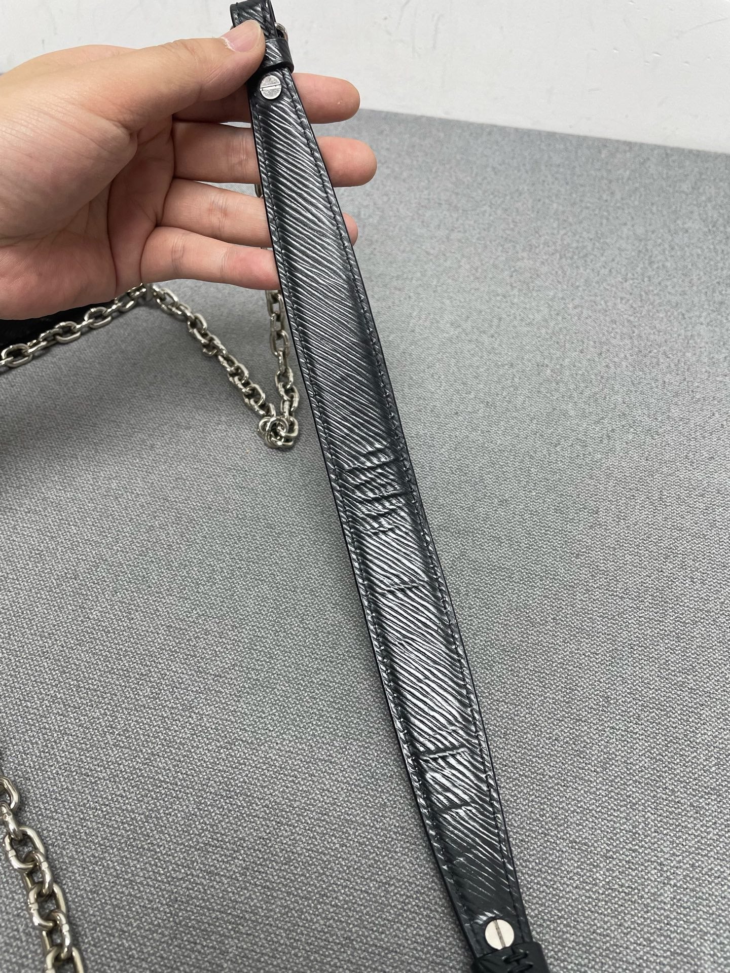 Louis Vuitton - Twist - Leather - Black - (small)