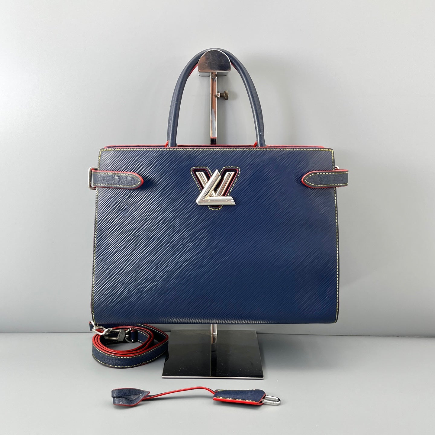 Louis Vuitton - Twist - Leather - Blue - (medium)