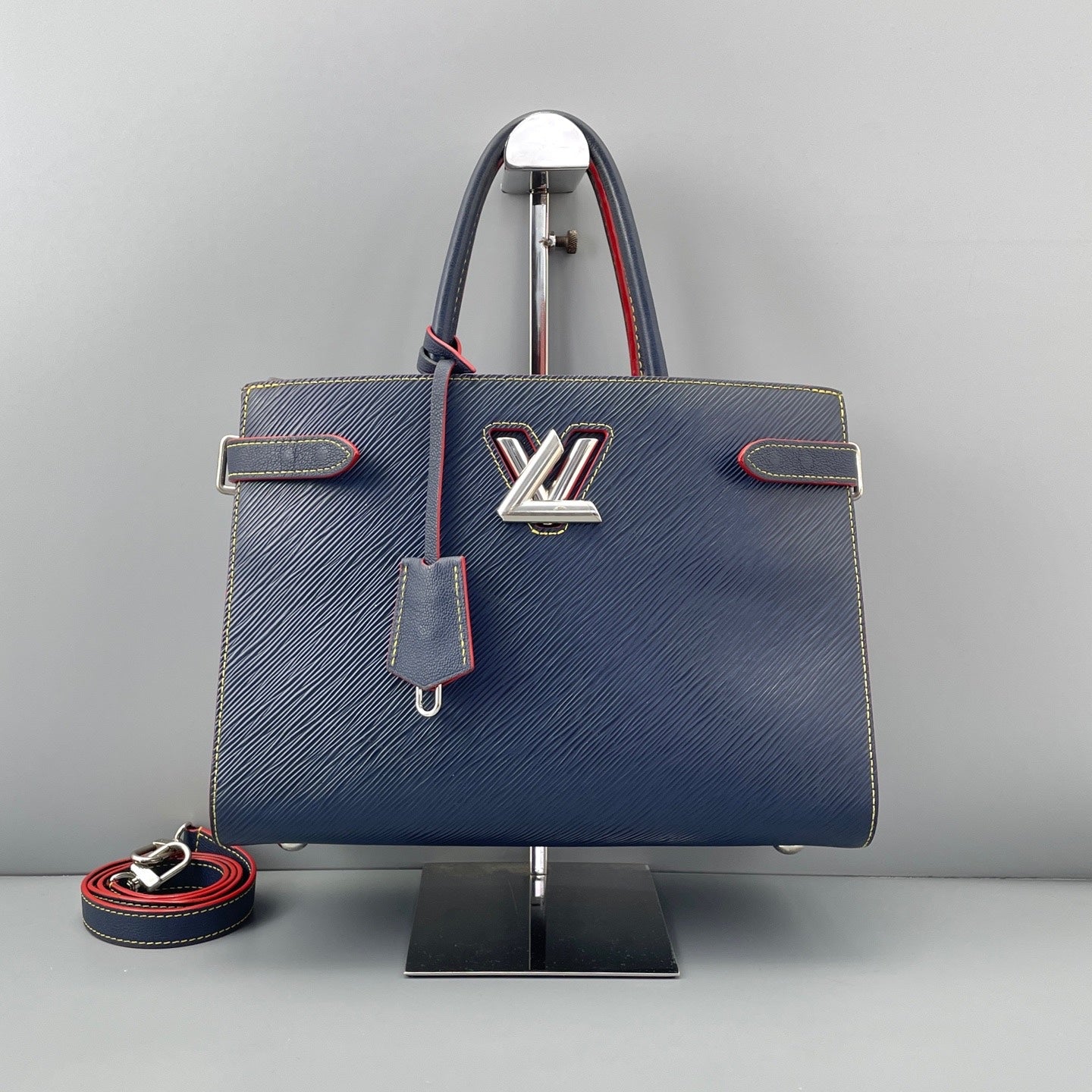 Louis Vuitton - Twist - Leather - Blue - (medium)
