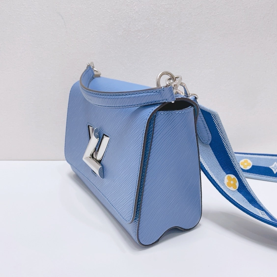 Louis Vuitton - Twist - Leather - Blue - (medium)