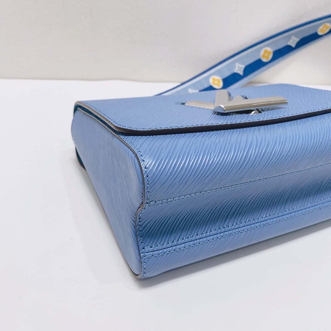 Louis Vuitton - Twist - Leather - Blue - (medium)