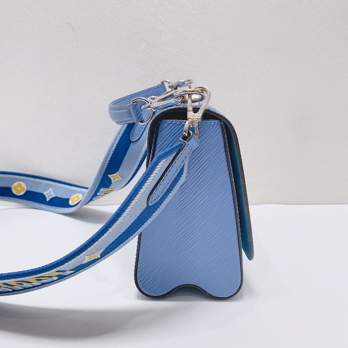 Louis Vuitton - Twist - Leather - Blue - (medium)