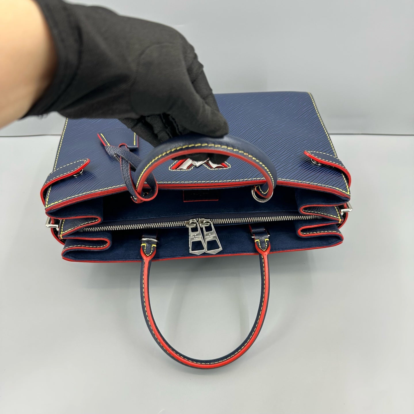 Louis Vuitton - Twist - Leather - Blue - (medium)
