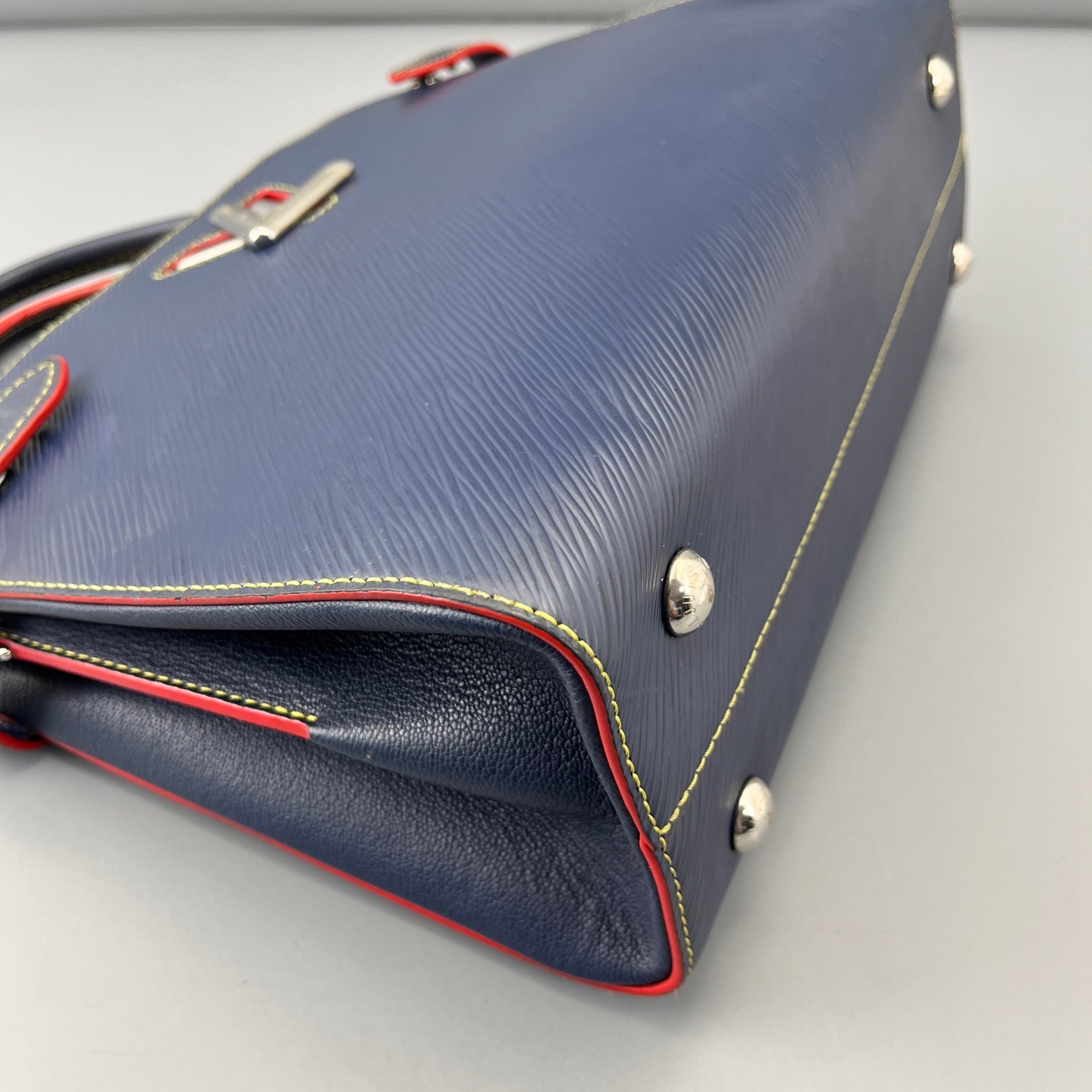 Louis Vuitton - Twist - Leather - Blue - (medium)
