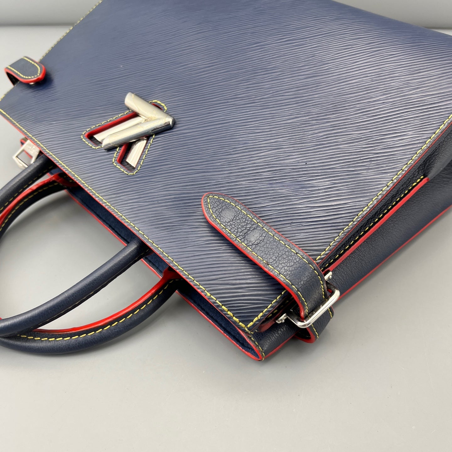 Louis Vuitton - Twist - Leather - Blue - (medium)