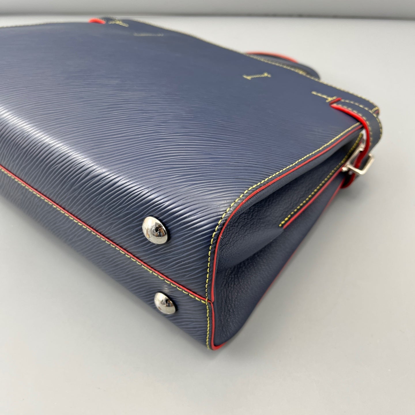 Louis Vuitton - Twist - Leather - Blue - (medium)