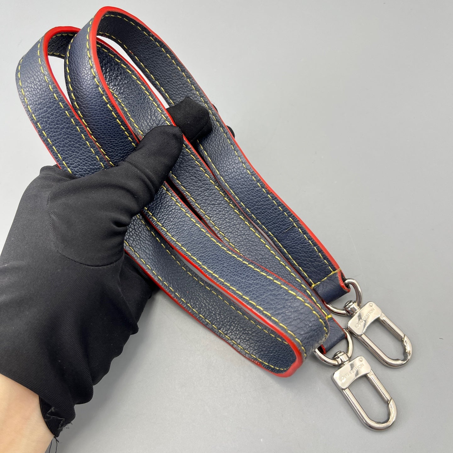 Louis Vuitton - Twist - Leather - Blue - (medium)