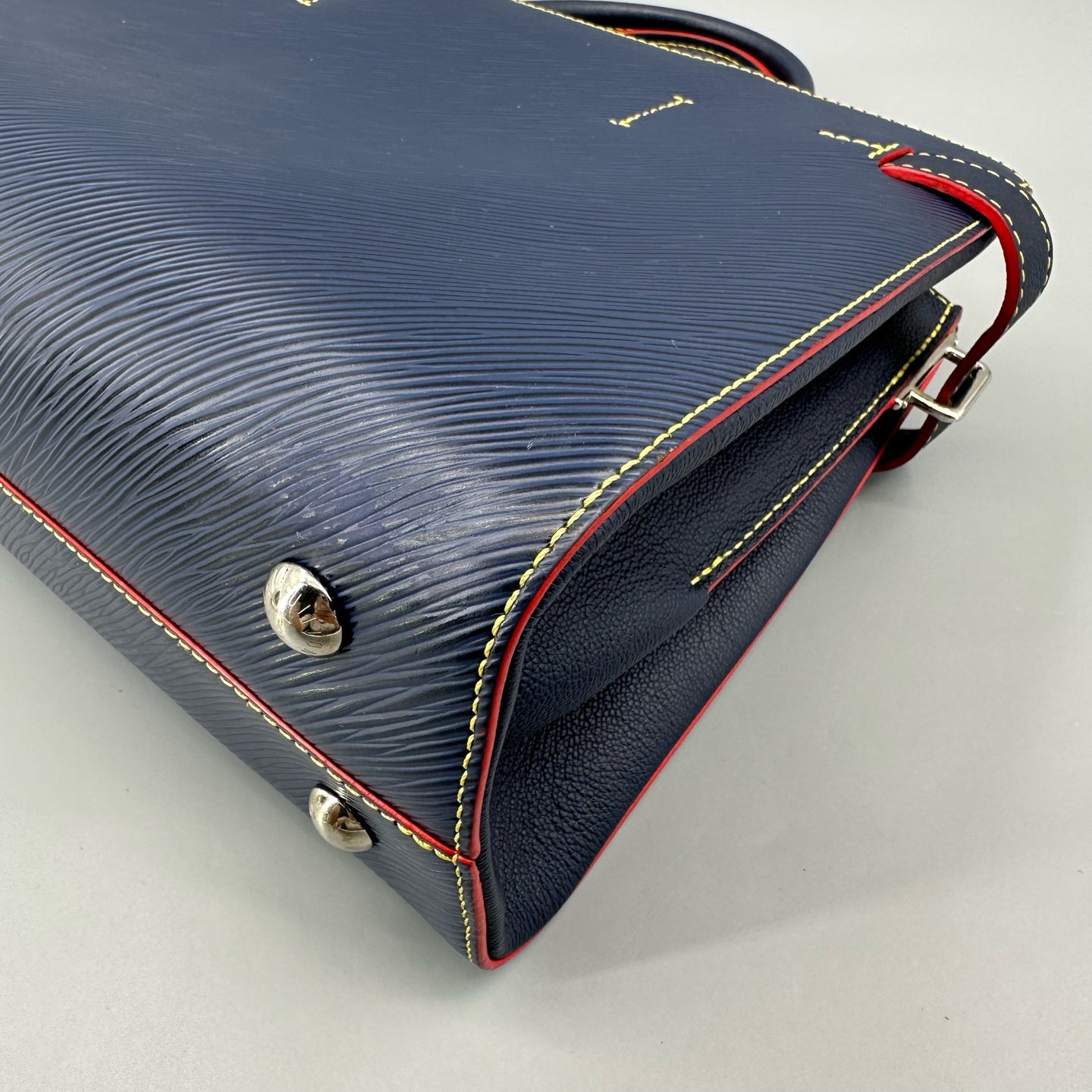 Louis Vuitton - Twist - Leather - Blue - (medium)