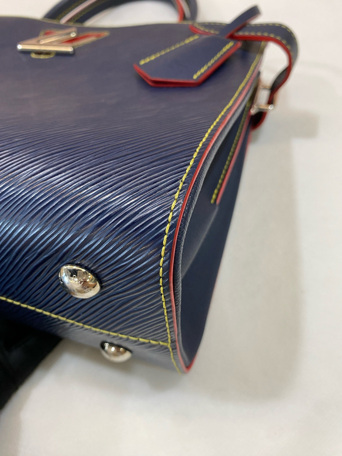 Louis Vuitton - Twist - Leather - Blue - (medium)