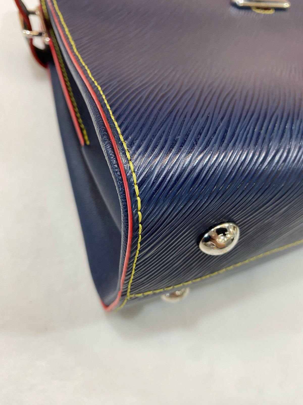Louis Vuitton - Twist - Leather - Blue - (medium)