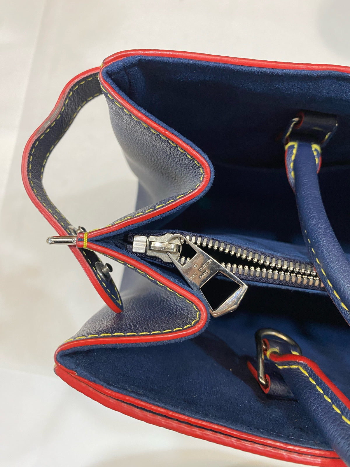 Louis Vuitton - Twist - Leather - Blue - (medium)