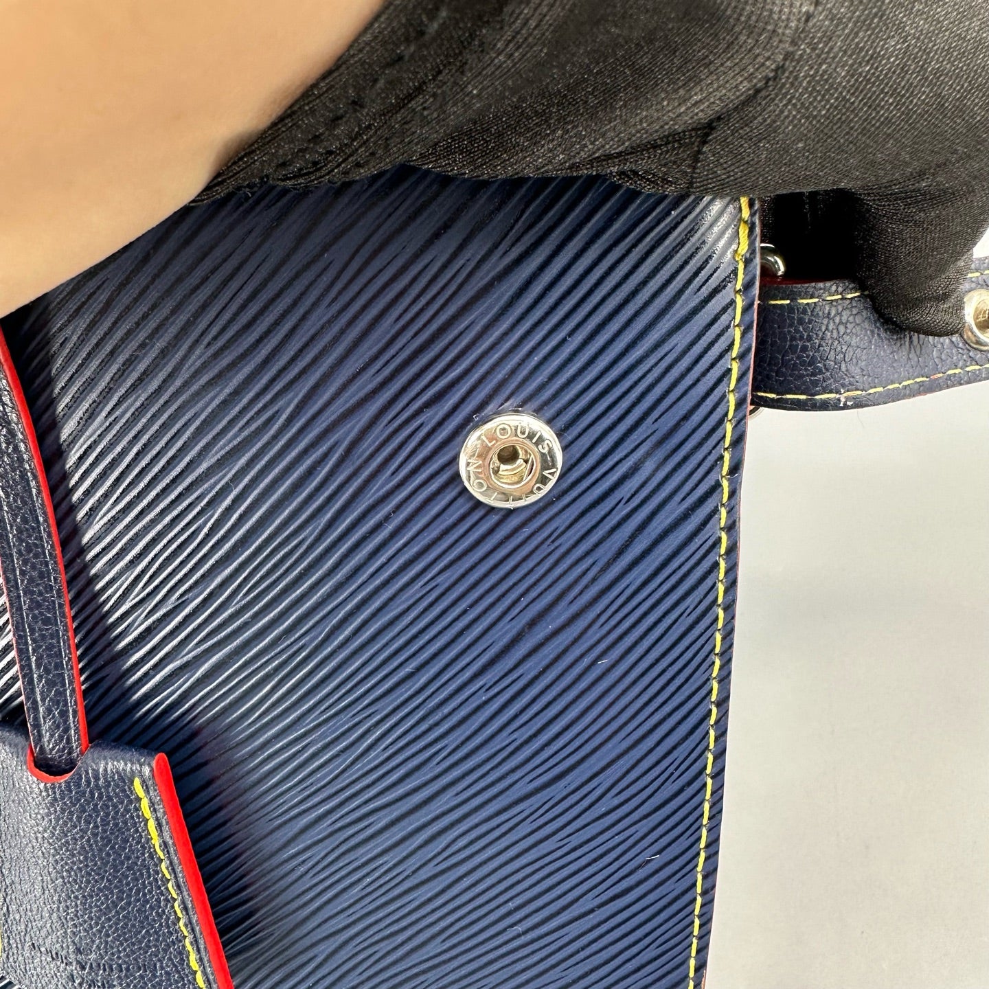 Louis Vuitton - Twist - Leather - Blue - (medium)