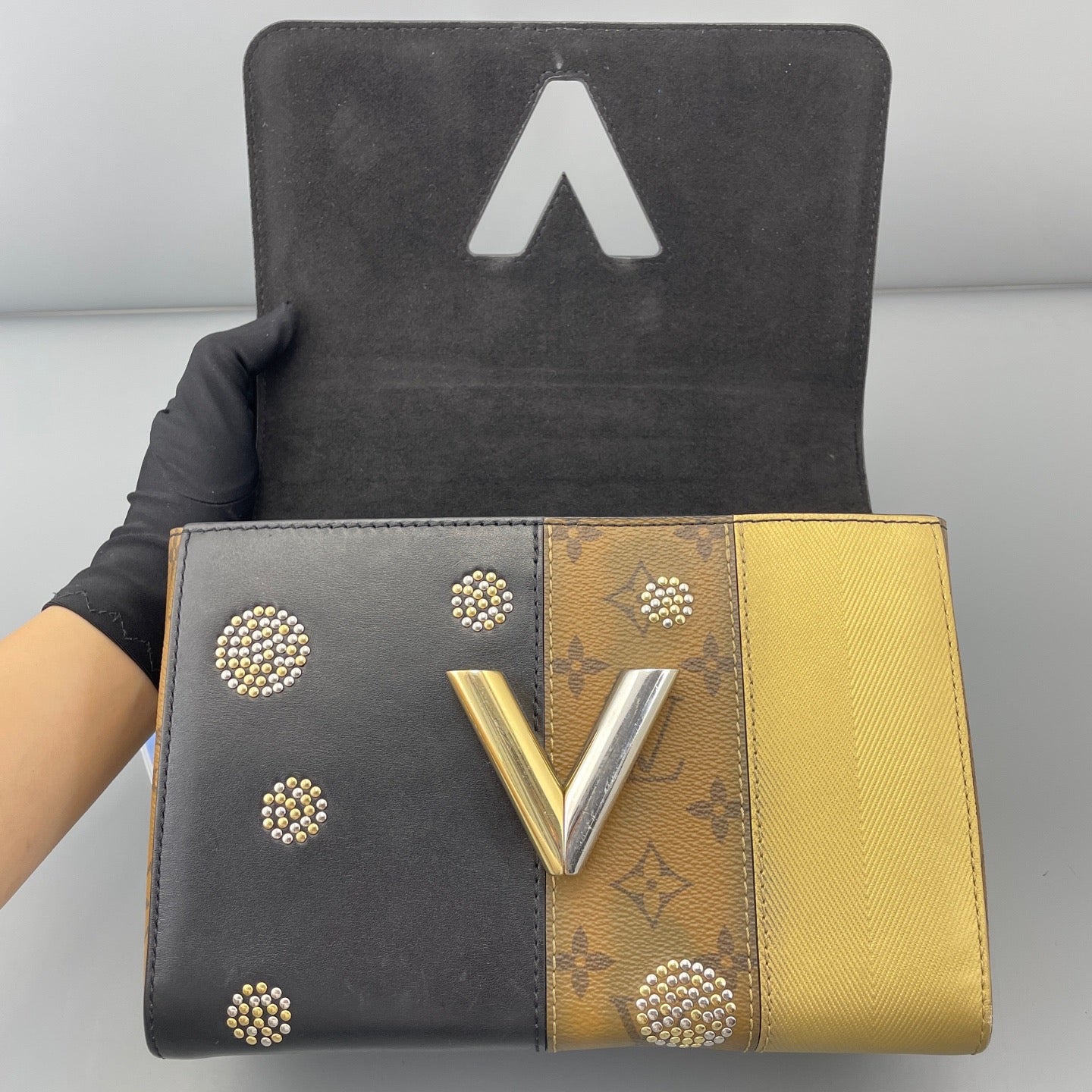 Louis Vuitton - Twist - Leather - Multicolour - (Medium)