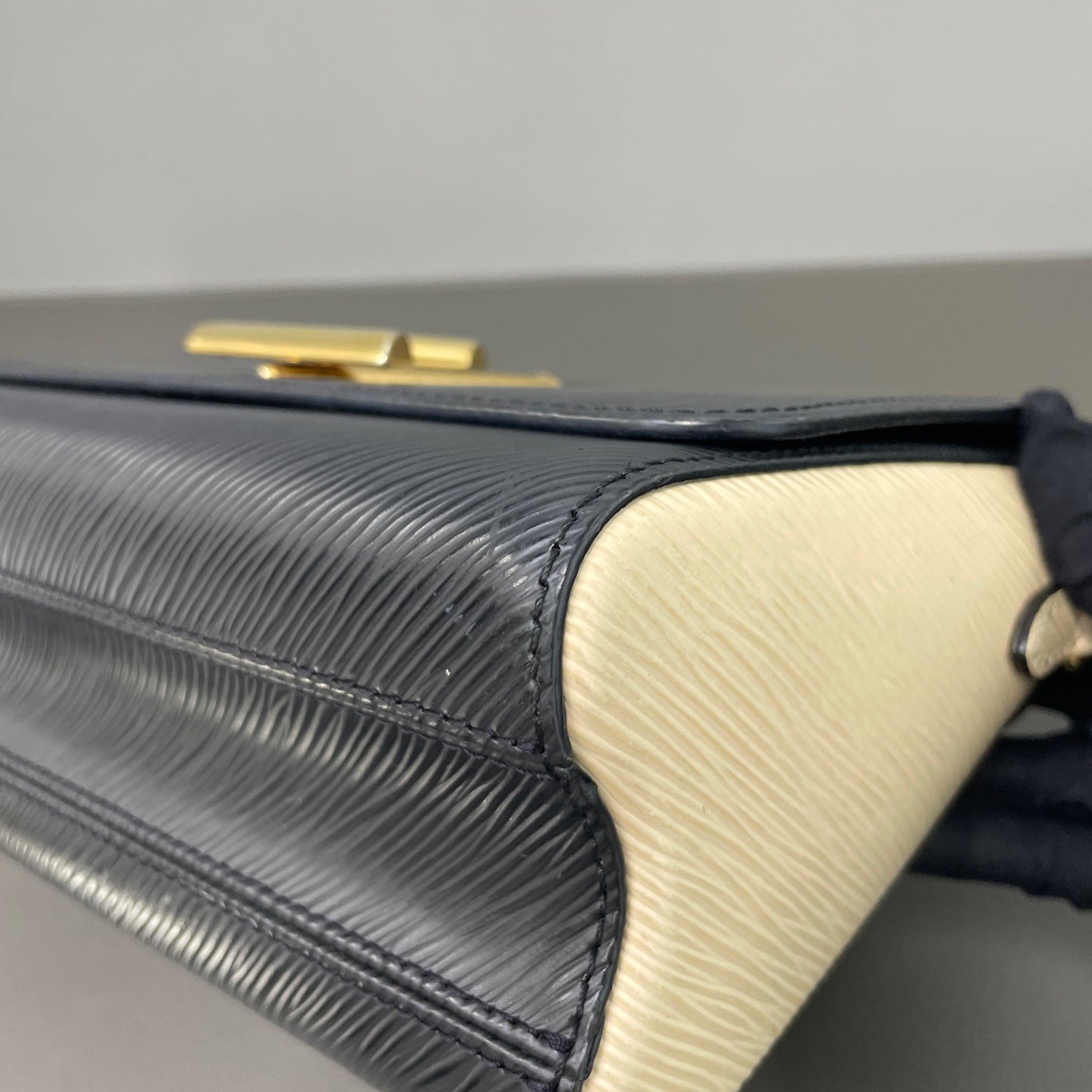 Louis Vuitton - Twist - Leather - Multicolour - (medium)