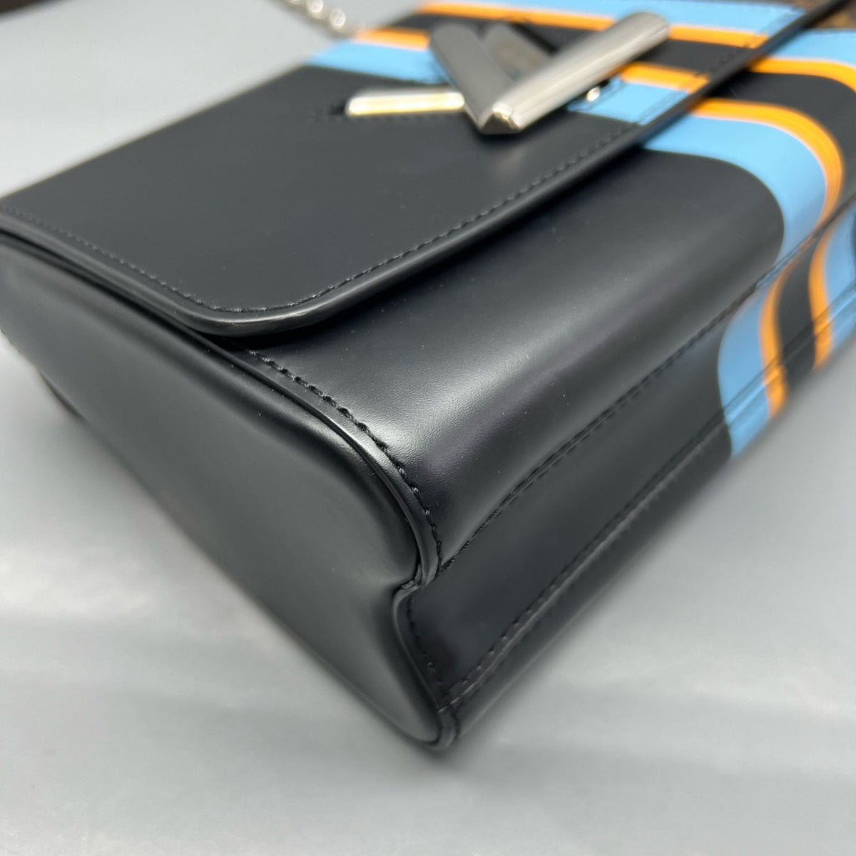 Louis Vuitton - Twist - Leather - Multicolour - (medium)