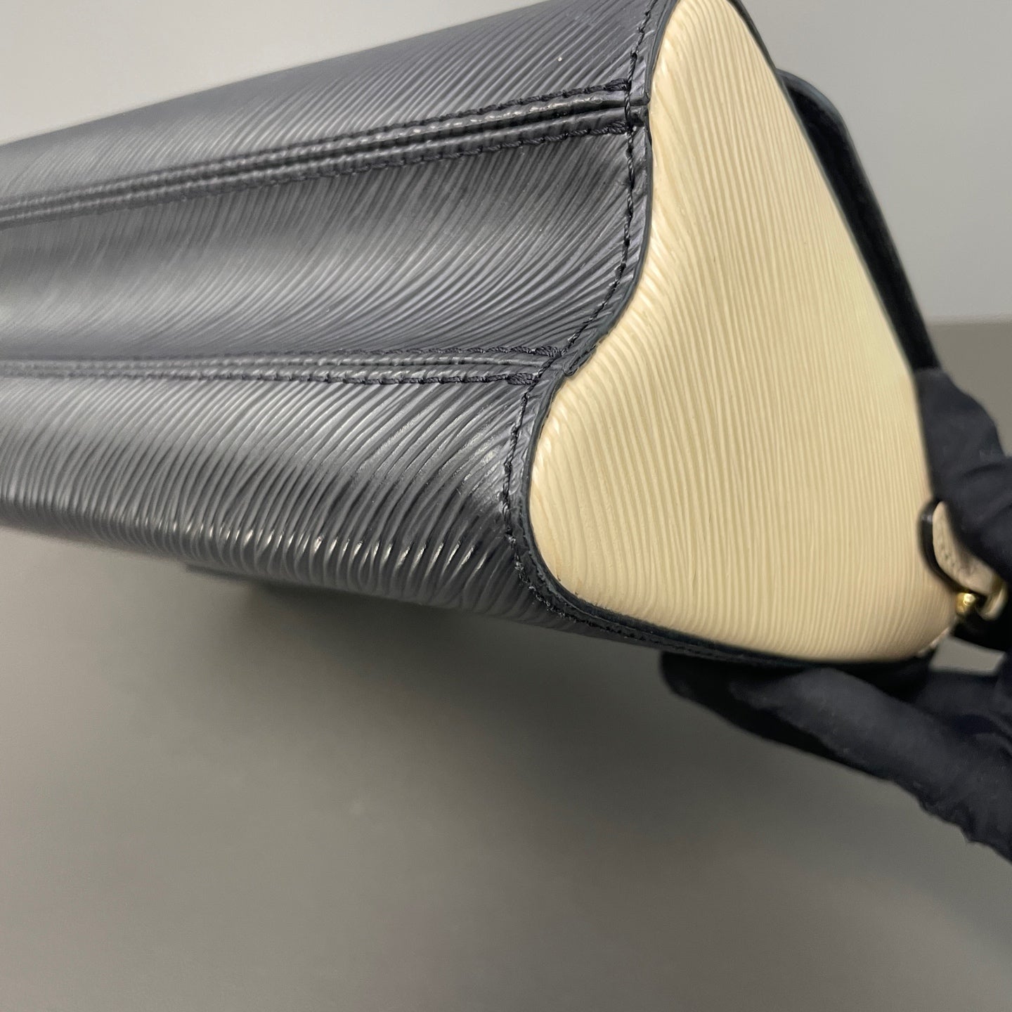 Louis Vuitton - Twist - Leather - Multicolour - (medium)