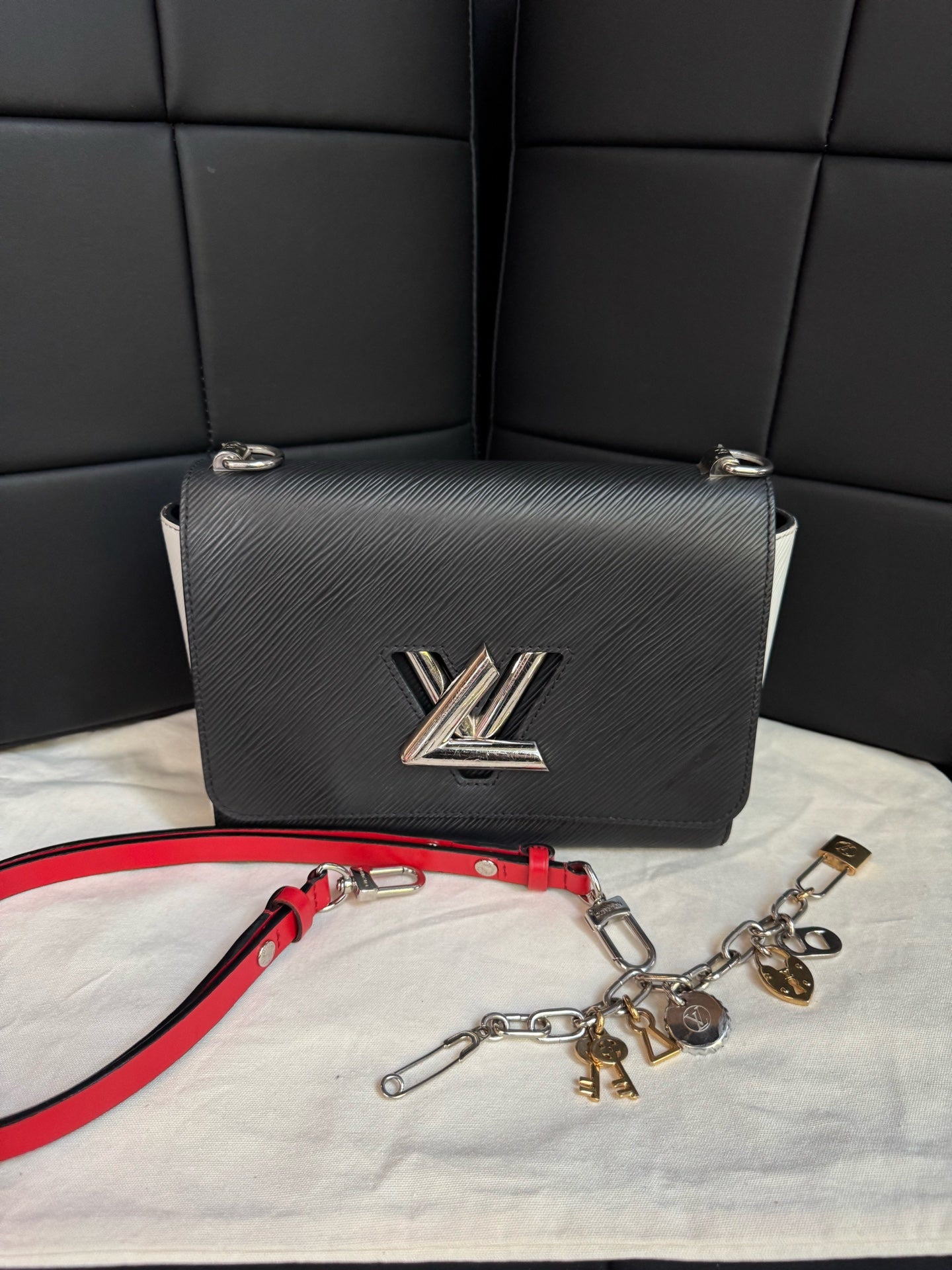 Louis Vuitton - Twist - Leather - Multicolour - (small)