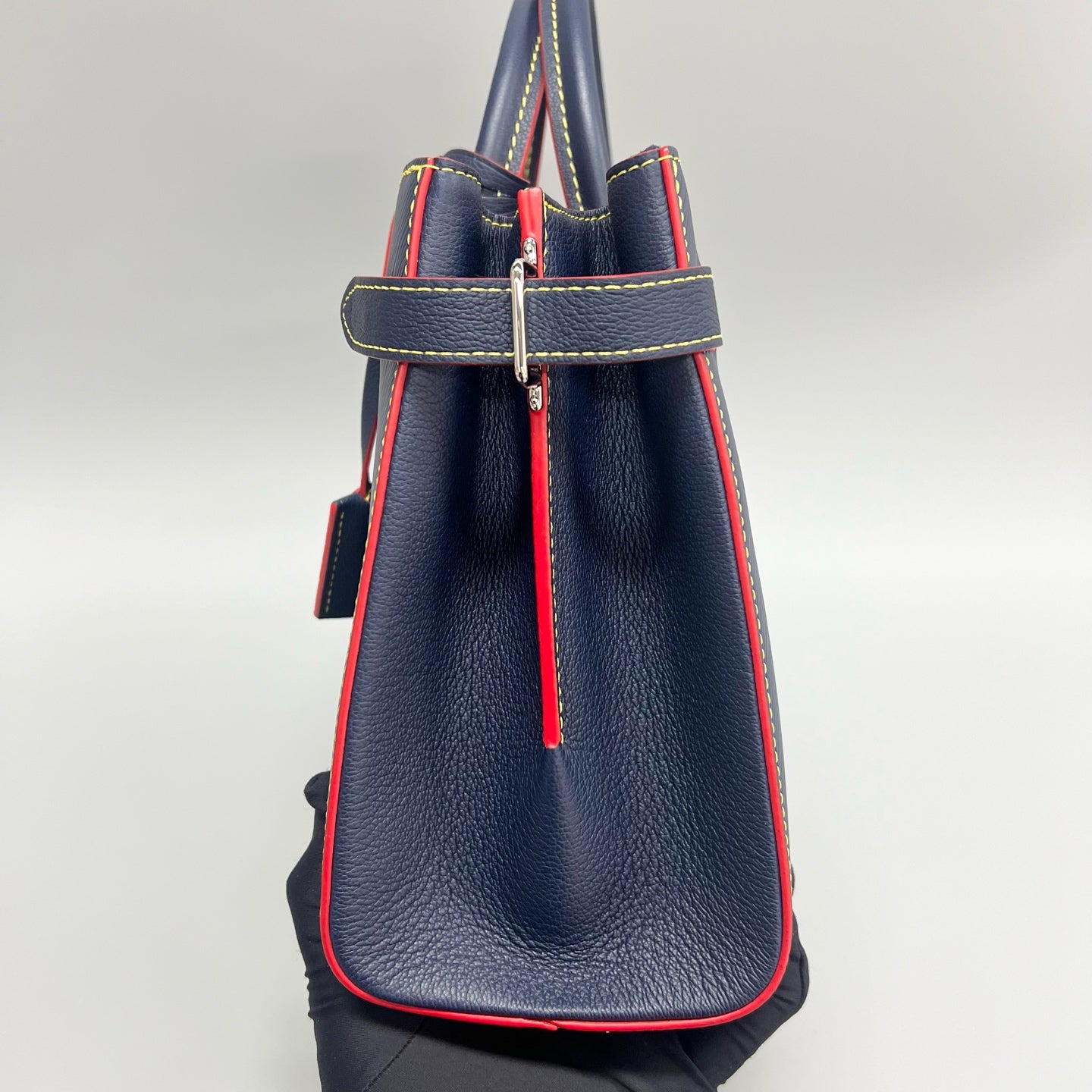 Louis Vuitton - Twist - Leather - Navy - (medium)