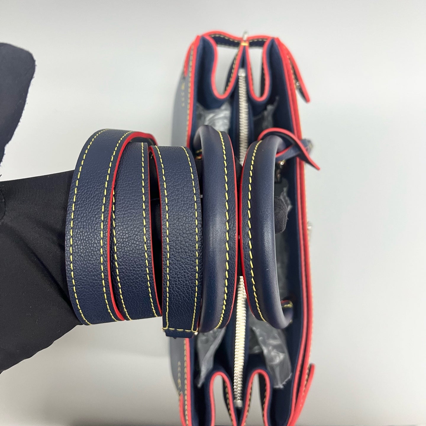 Louis Vuitton - Twist - Leather - Navy - (medium)