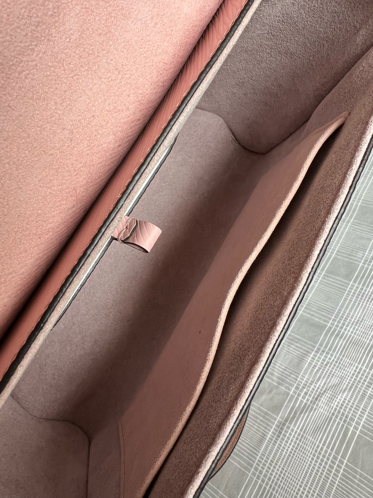 Louis Vuitton - Twist - Leather - Pink