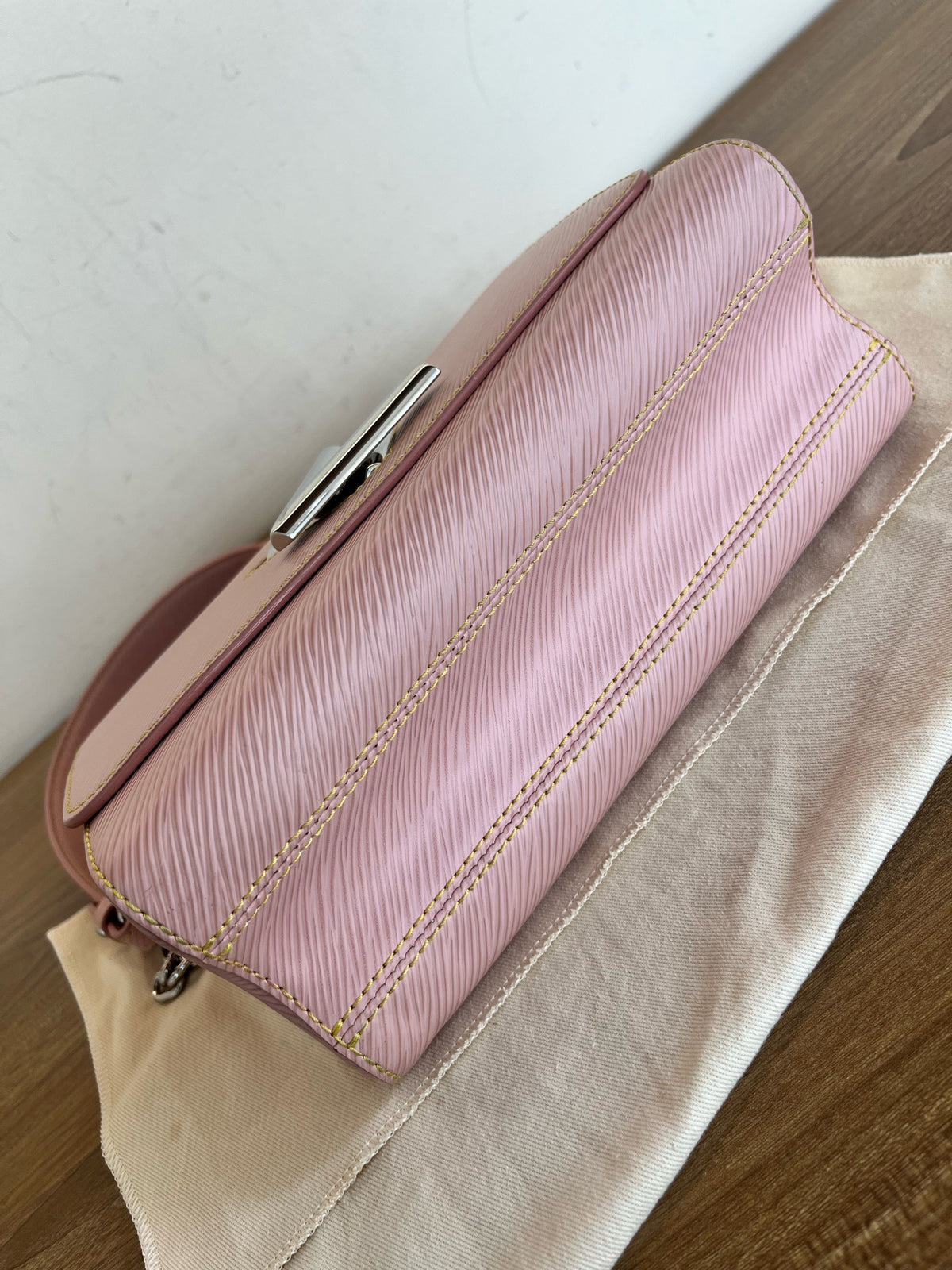 Louis Vuitton - Twist - Leather - Pink