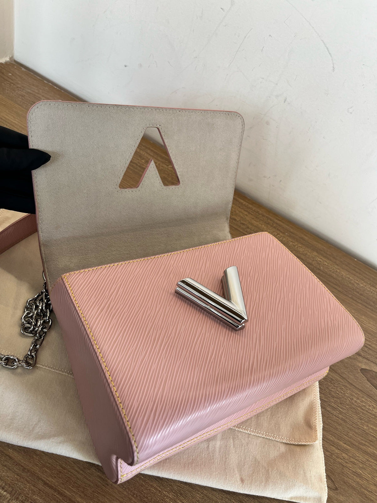 Louis Vuitton - Twist - Leather - Pink