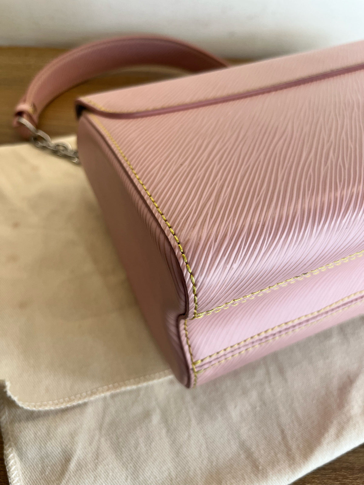 Louis Vuitton - Twist - Leather - Pink