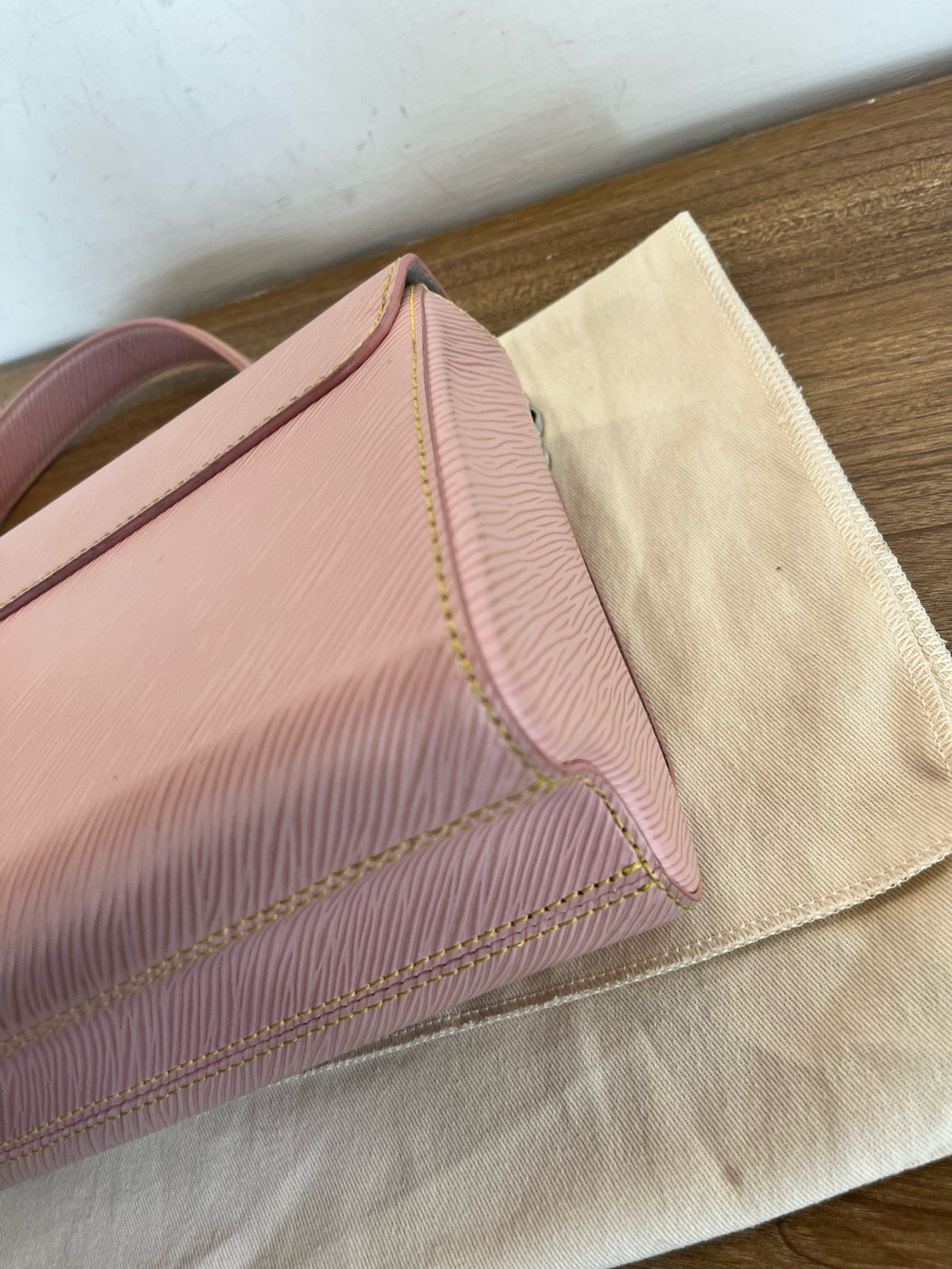 Louis Vuitton - Twist - Leather - Pink