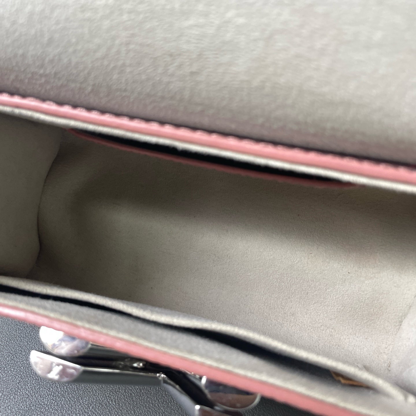 Louis Vuitton - Twist - Leather - Pink - (small)