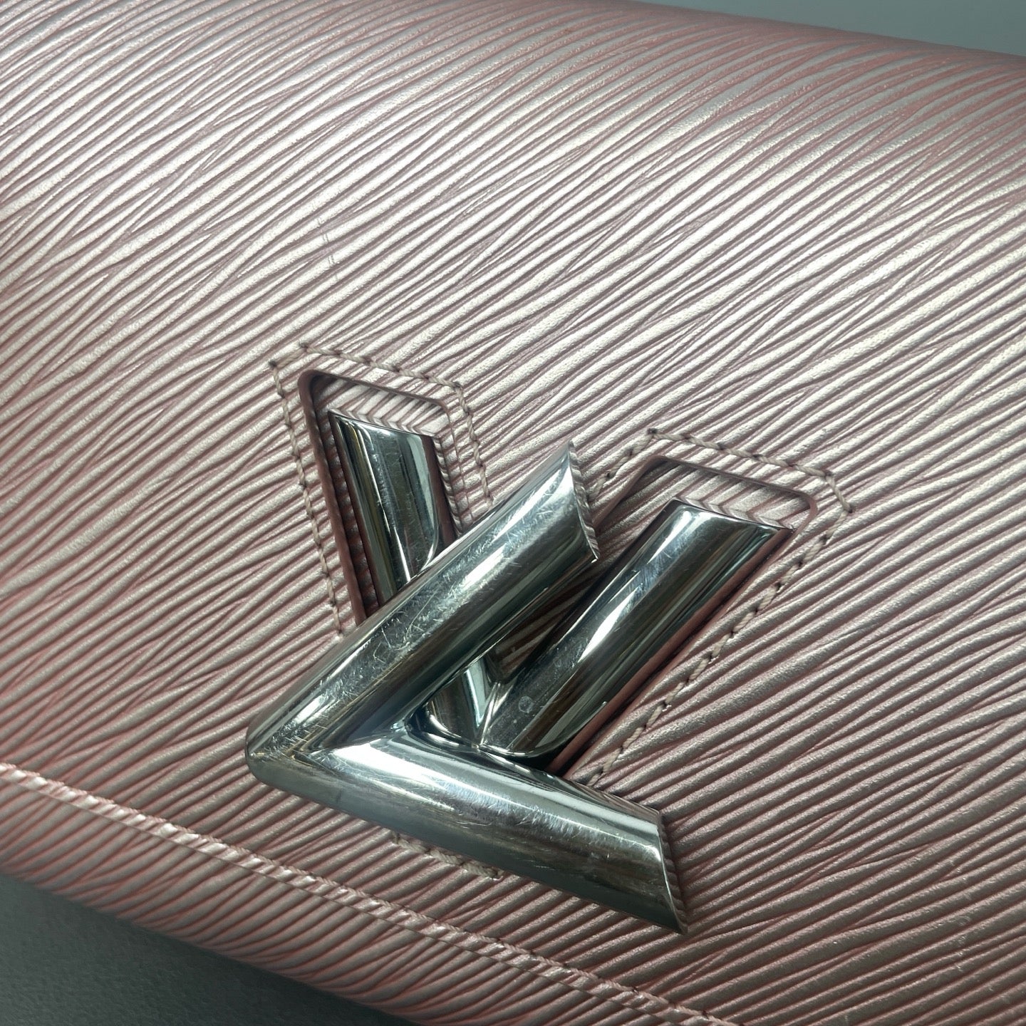 Louis Vuitton - Twist - Leather - Pink - (small)