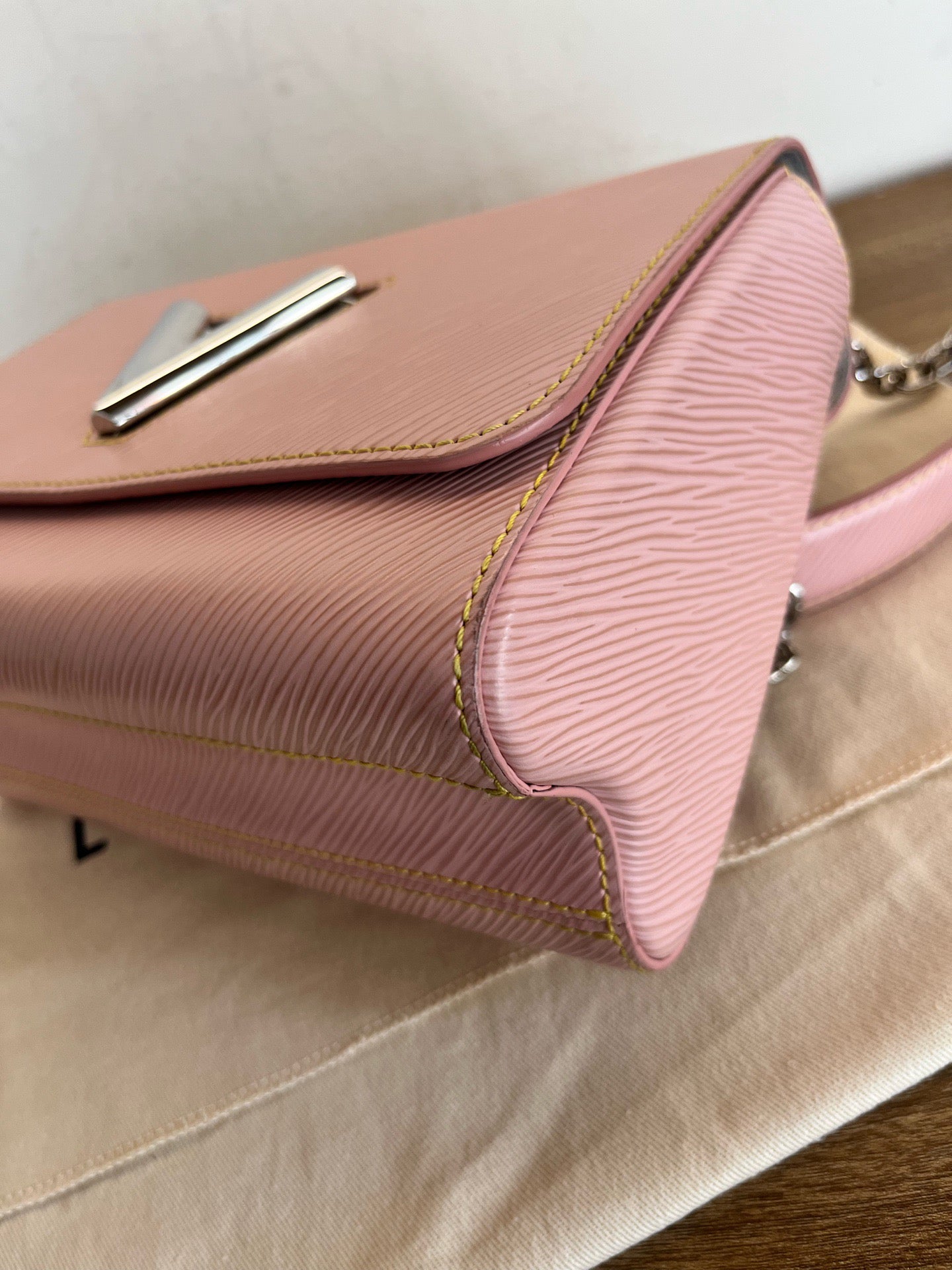 Louis Vuitton - Twist - Leather - Pink - (Small)