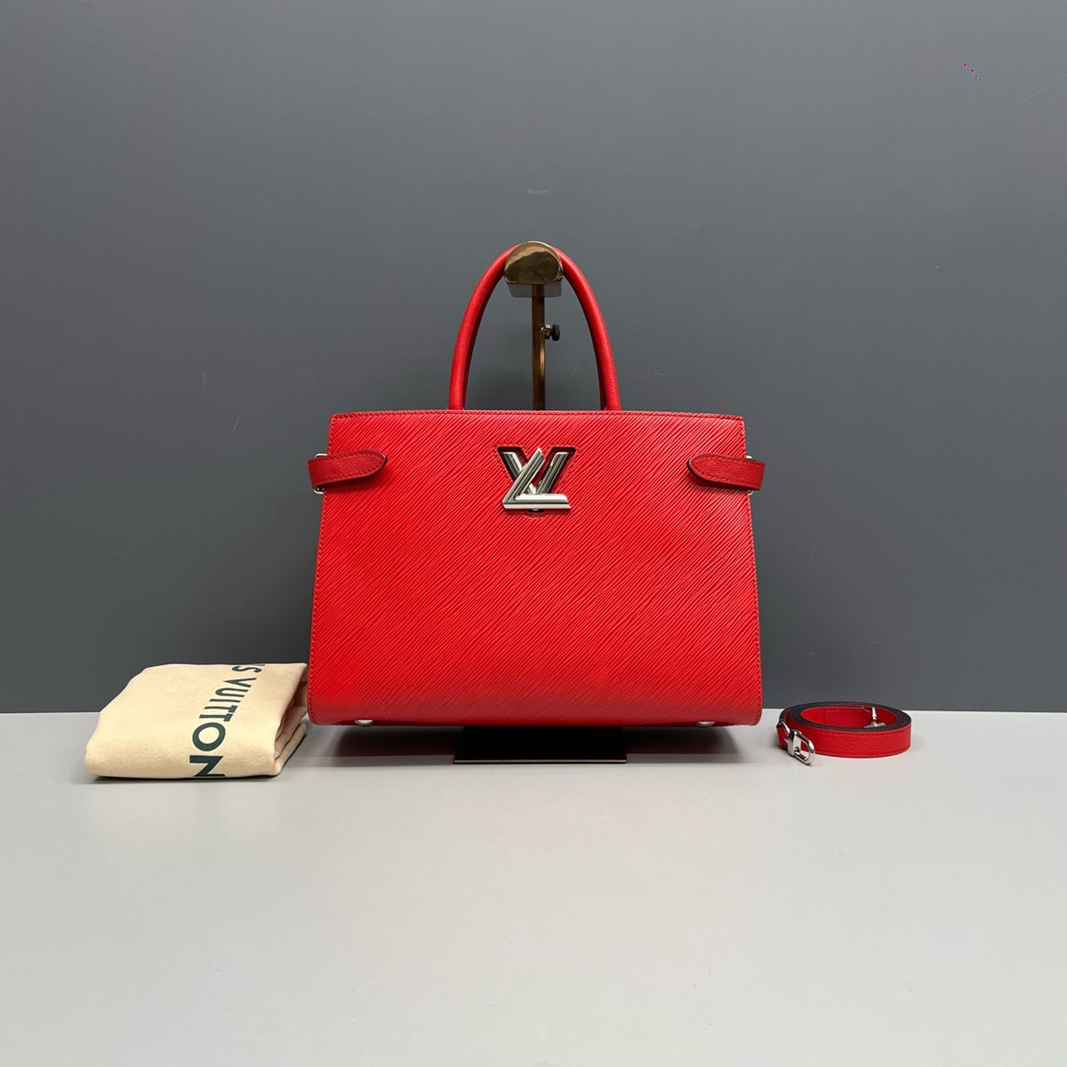 Louis Vuitton - Twist - Leather - Red - (Medium)