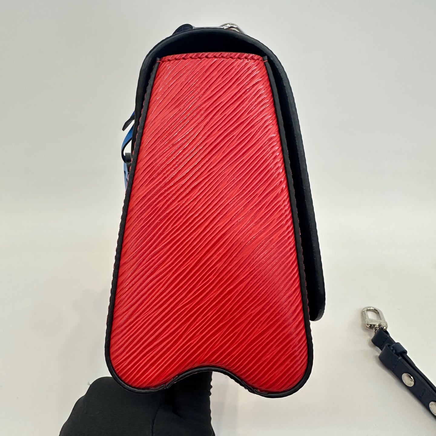 Louis Vuitton - Twist - Leather - Red - (medium)