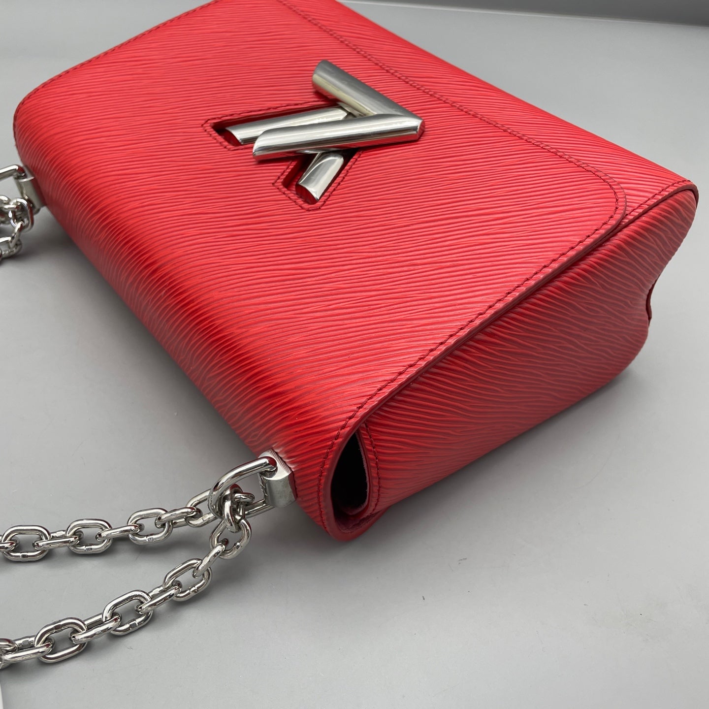 Louis Vuitton - Twist - Leather - Red - (medium)