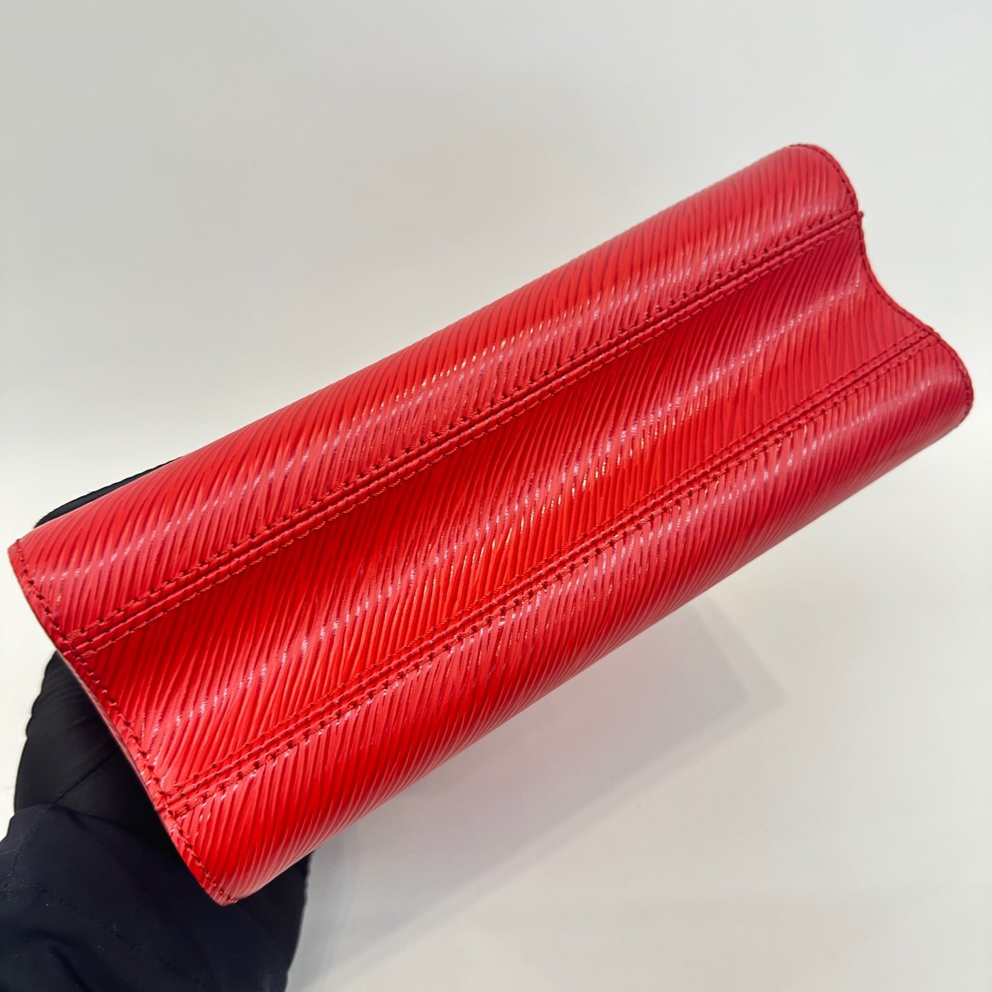 Louis Vuitton - Twist - Leather - Red - (medium)