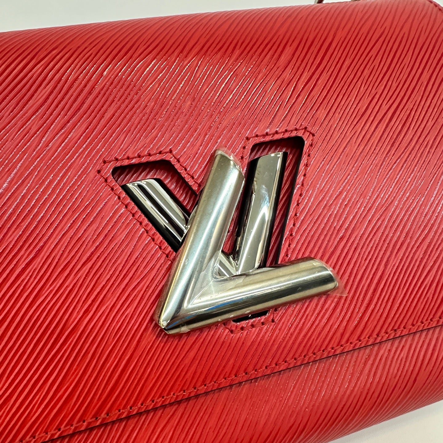 Louis Vuitton - Twist - Leather - Red - (medium)