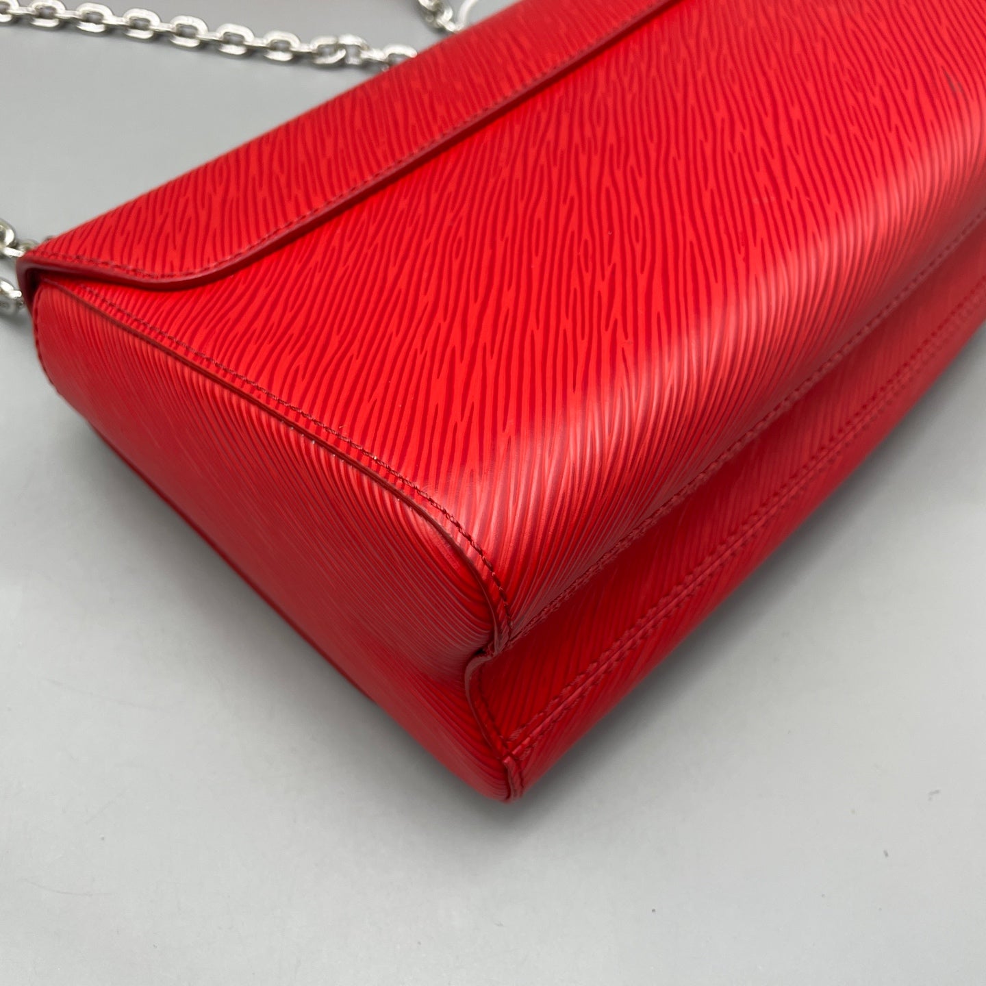 Louis Vuitton - Twist - Leather - Red - (medium)