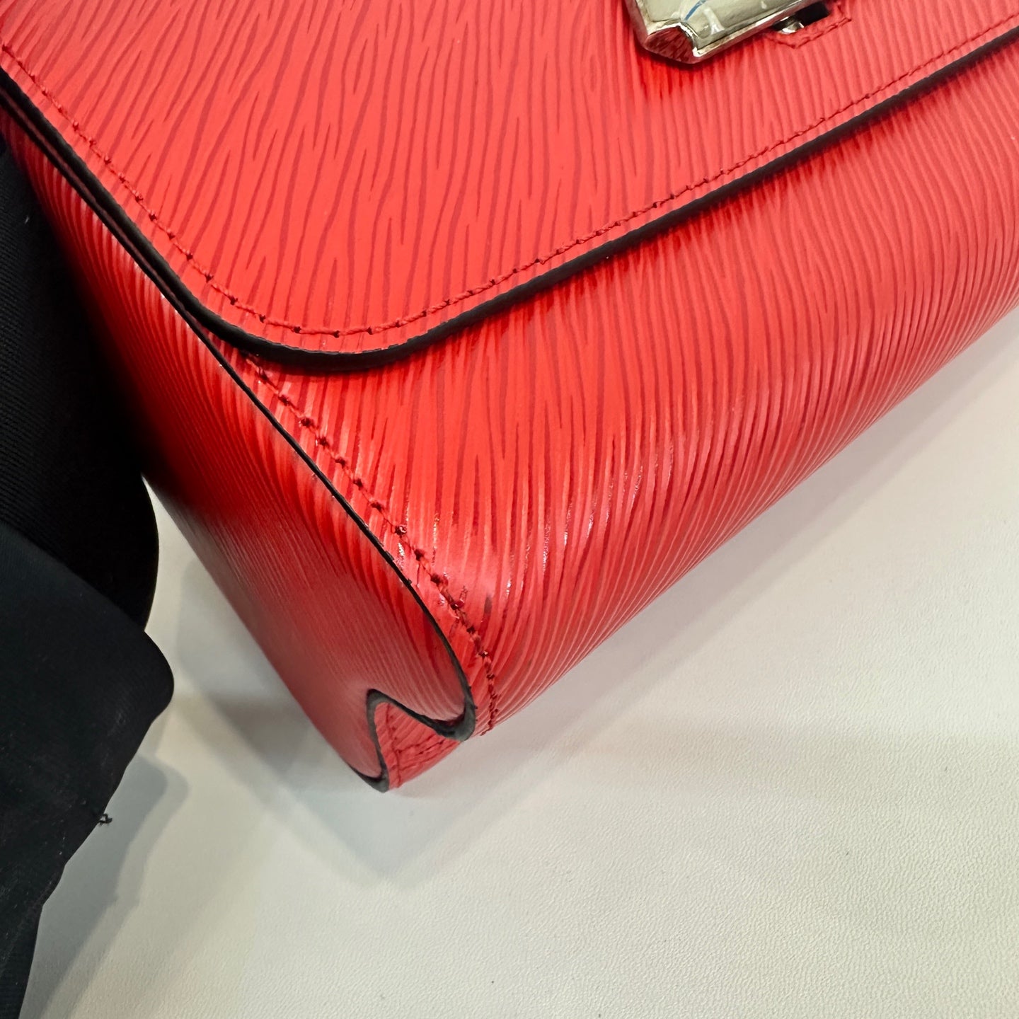 Louis Vuitton - Twist - Leather - Red - (medium)