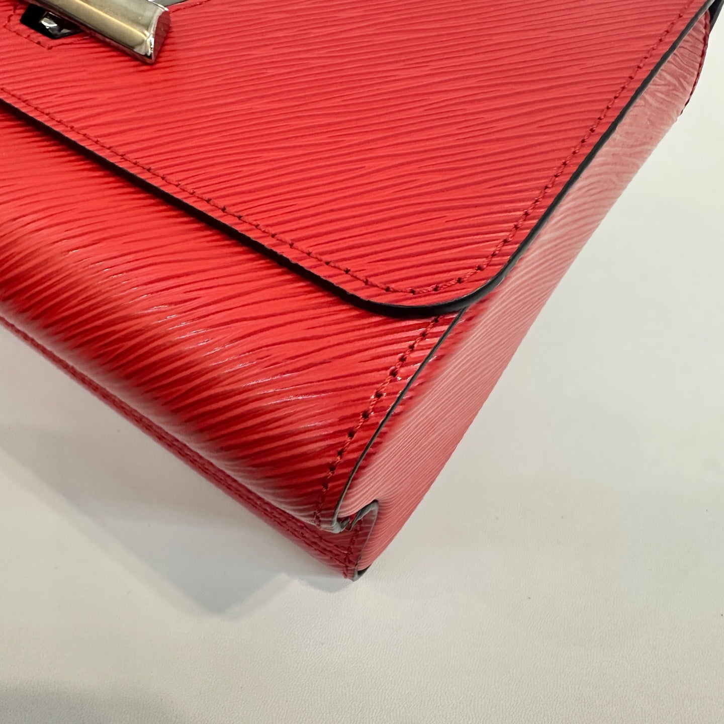 Louis Vuitton - Twist - Leather - Red - (medium)